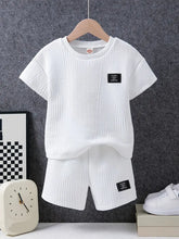 2pcs  Label Patched Solid Color Short Sleeve T-shirt & Shorts Set